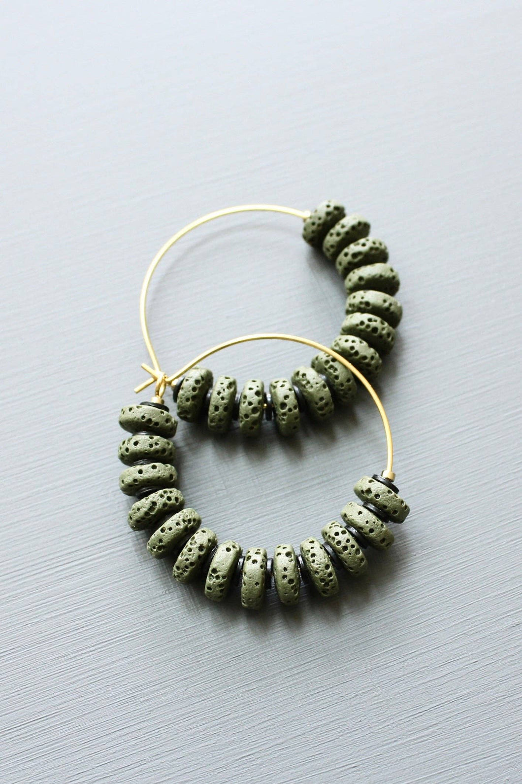 LEXE03 Moss lava hoop earrings