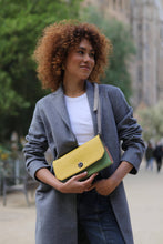 Load image into Gallery viewer, Ellen Plain · Clutch
